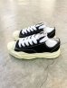 画像2: Maison MIHARA YASUHIRO ("HANK" VINTAGE COLOR SOLE CANVAS LOW-TOP SNEAKER) BLACK (2)