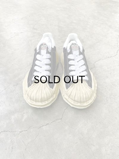 画像2: Maison MIHARA YASUHIRO ("BLAKEY" DYED SOLE CANVAS LOW-TOP SNEAKER) BLACK