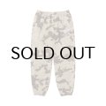 BLACK EYE PATCH (STENCIL LOGO EMBROIDERED SWEAT PANTS) D.CAMO