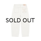 BLACK EYE PATCH (STENCIL LOGO EXTRA BAGGY JEANS) DUST WHITE