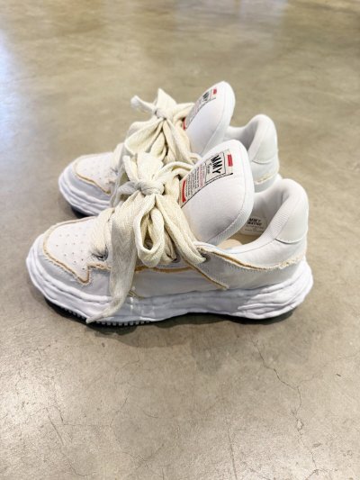 画像2: Maison MIHARA YASUHIRO ("WAYNE" PUFFER PATTERNED LACE LOW-TOP SNEAKERS) WHITE