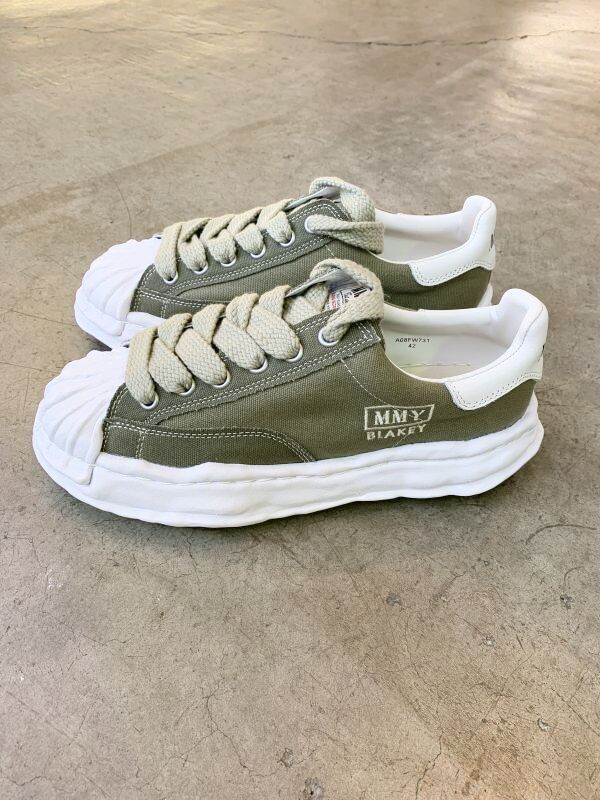 sneakers under 2k