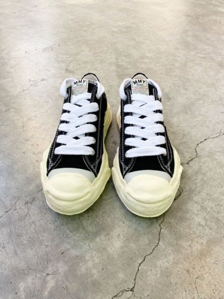 画像2: Maison MIHARA YASUHIRO ("HANK" VINTAGE COLOR SOLE CANVAS LOW-TOP SNEAKER) BLACK (2)