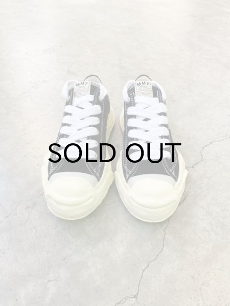 画像2: Maison MIHARA YASUHIRO ("HANK" VINTAGE COLOR SOLE CANVAS LOW-TOP SNEAKER) BLACK (2)