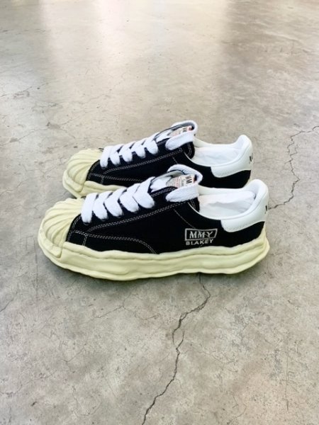 画像3: Maison MIHARA YASUHIRO ("BLAKEY" VINTAGE COLOR SOLE CANVAS LOW-TOP SNEAKER) BLACK (3)
