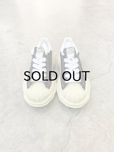 画像2: Maison MIHARA YASUHIRO ("BLAKEY" VINTAGE COLOR SOLE CANVAS LOW-TOP SNEAKER) BLACK (2)
