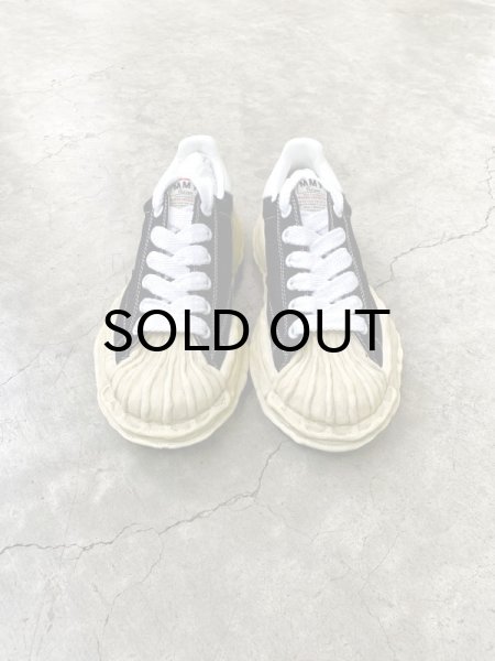画像2: Maison MIHARA YASUHIRO ("BLAKEY" DYED SOLE CANVAS LOW-TOP SNEAKER) BLACK (2)