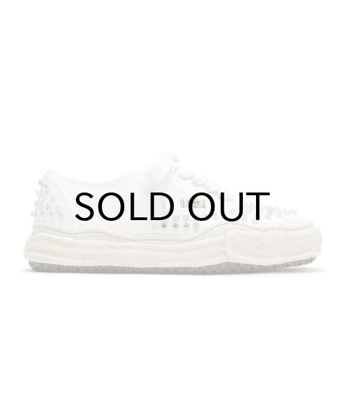 画像2: Maison MIHARA YASUHIRO ("BAKER" OG SOLE STUDDES CANVAS LOW-TOP SNEAKER) WHITE (2)