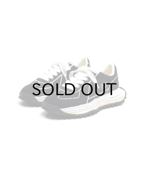 画像1: Maison MIHARA YASUHIRO ("LARRY" OG SOLE CHENILLE EMBROIDERY CANVAS LOW-TOP SNEAKER) BLACK (1)