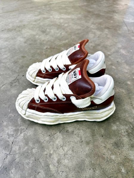 画像2: Maison MIHARA YASUHIRO ("BLAKEY PUFFER" OG SOLE BRUSHED SUEDE LOW-TOP SNEAKER) BROWN (2)