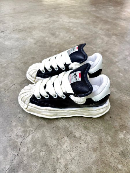 画像2: Maison MIHARA YASUHIRO ("BLAKEY PUFFER" OG SOLE BRUSHED SUEDE LOW-TOP SNEAKER) BLACK (2)