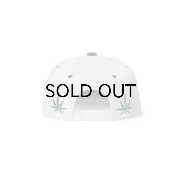画像2: BLACK EYE PATCH (LONGLIVE BEP SNAPBACK CAP) WHITE (2)