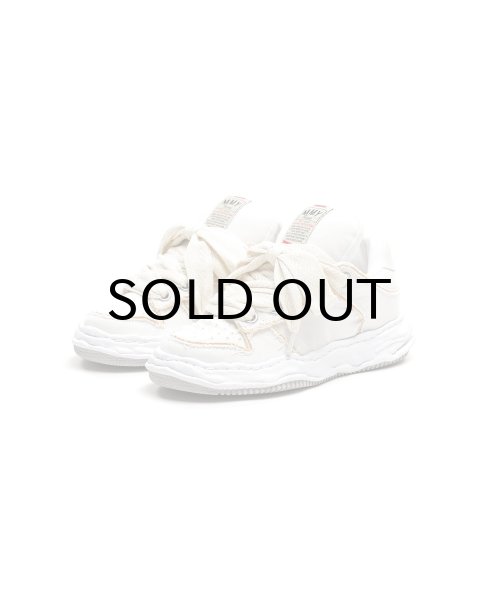 画像1: Maison MIHARA YASUHIRO ("WAYNE" PUFFER PATTERNED LACE LOW-TOP SNEAKERS) WHITE (1)