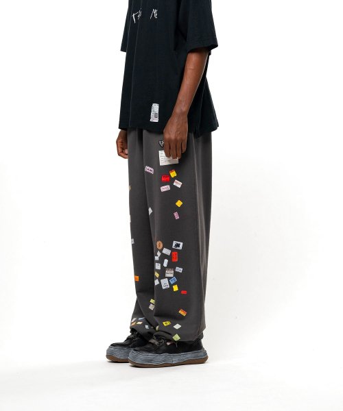 画像2: Maison MIHARA YASUHIRO (Price Tag Sticker Printed Sweat Pants) BLACK (2)